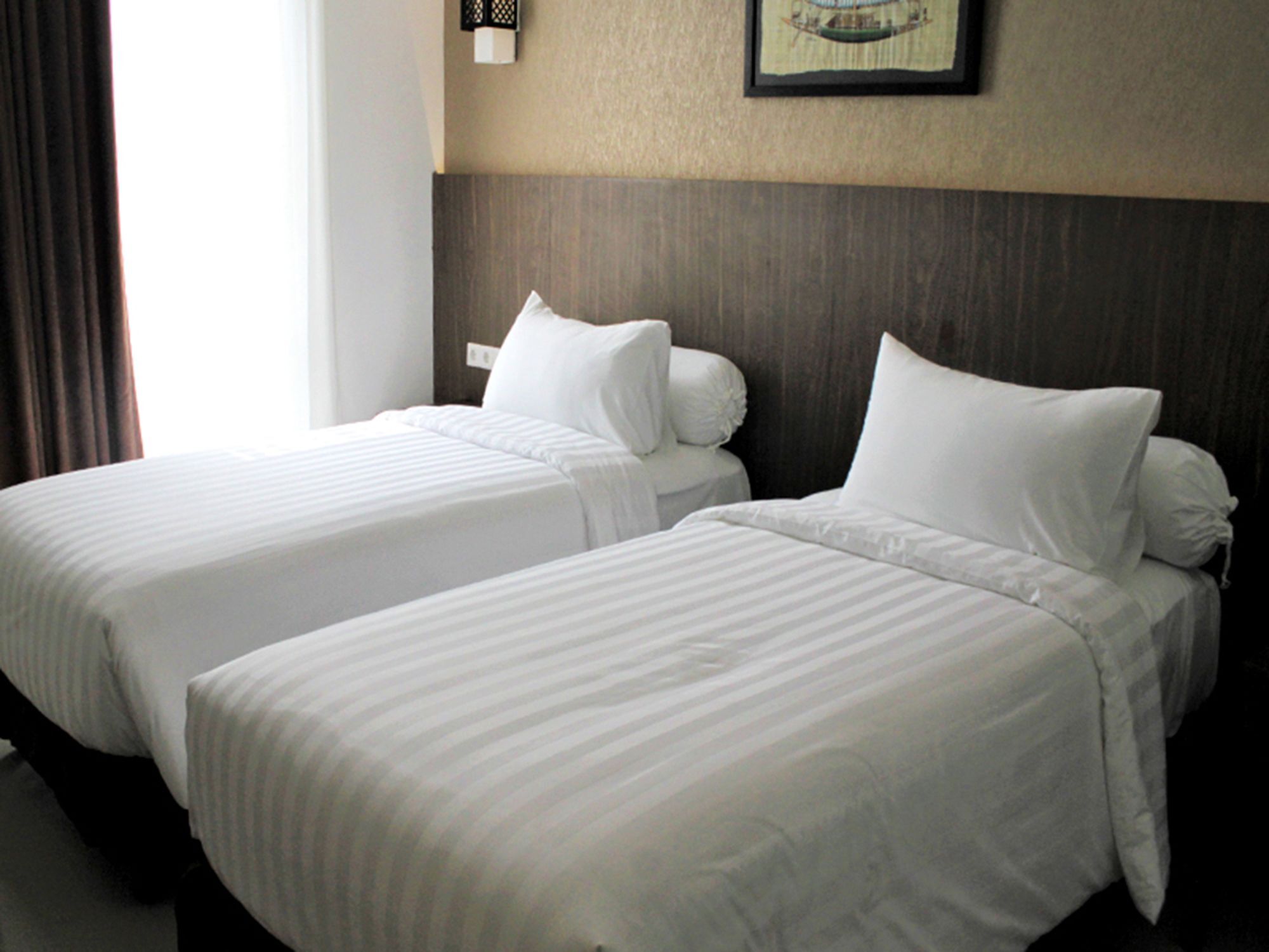 ดิ อาซานา โฮเต็ล แอร์พอร์ต เซอมารัง Hotel ภายนอก รูปภาพ